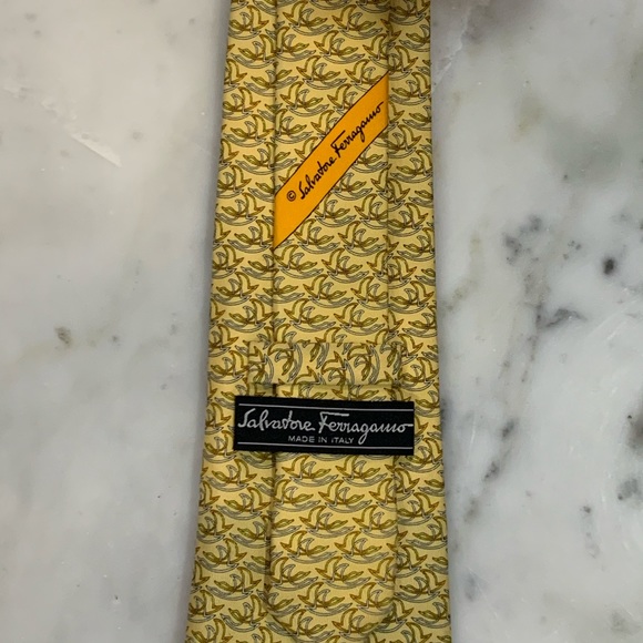 SALVATORE FERRAGAMO Twin Doves Yellow Silk Tie - Picture 2 of 4